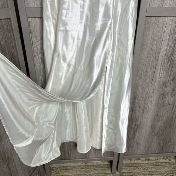VTG VS Victoria’s Secret Gold Label White Lace Silk Long Slip Slit Size M NEW - Picture 3 of 9